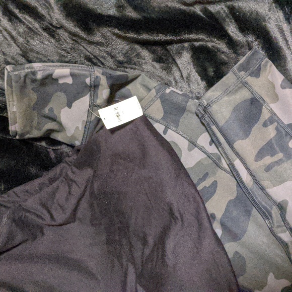 Lab Joy Women's T-shirt & Banana Republic Women's Leggings (curated set) - Picture 4 of 6